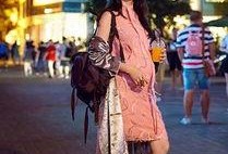 街拍花臂网红吃瓜,潮流与美食的完美邂逅