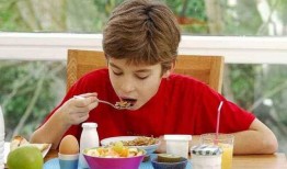 娱乐吃瓜酱喊着要吃饭,揭秘明星们的“饭局”生活